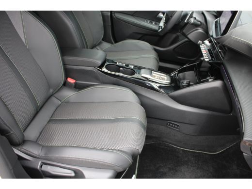 Peugeot 2008 1.2 Hybrid 136 GT | Automaat | Navigatie | Camera | Mild Hybrid | Apple carplay | 30.000km | ActivLease financial lease