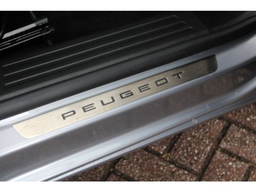 Peugeot 2008 1.2 Hybrid 136 GT | Automaat | Navigatie | Camera | Mild Hybrid | Apple carplay | 38.500km | ActivLease financial lease