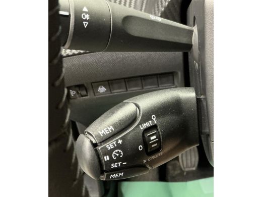 Peugeot 2008 1.2 PureTech Active Pack Camera | Stoelverwarming | Climate Control | 16" Lichtmetaal | Cruise | ... ActivLease financial lease