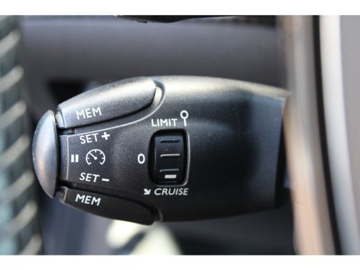 Peugeot 208 1.2 PureTech Allure ActivLease financial lease