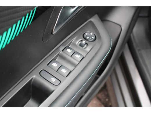Peugeot 208 1.2 PureTech Allure Pack | Achterbank in delen neerklapbaar | Achteruitrijcamera | Airco (automat... ActivLease financial lease