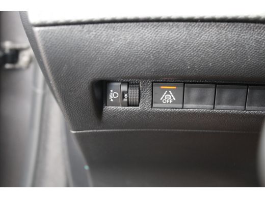 Peugeot 208 1.2 PureTech Allure Pack | Achterbank in delen neerklapbaar | Achteruitrijcamera | Airco (automat... ActivLease financial lease