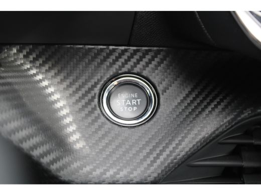 Peugeot 208 1.2 PureTech Allure Pack | Achterbank in delen neerklapbaar | Achteruitrijcamera | Airco (automat... ActivLease financial lease