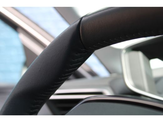 Peugeot 208 1.2 PureTech Allure Pack | Achterbank in delen neerklapbaar | Achteruitrijcamera | Airco (automat... ActivLease financial lease