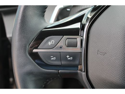 Peugeot 208 1.2 PureTech Allure Pack | Achterbank in delen neerklapbaar | Achteruitrijcamera | Airco (automat... ActivLease financial lease