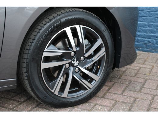 Peugeot 208 1.2 PureTech Allure Pack | Achterbank in delen neerklapbaar | Achteruitrijcamera | Airco (automat... ActivLease financial lease