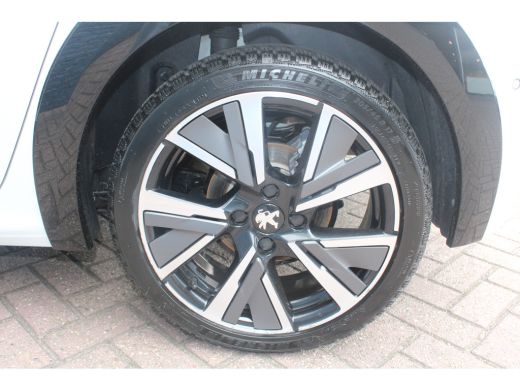 Peugeot 208 1.2 PureTech GT-Line | Achterbank in delen neerklapbaar | Achteruitrijcamera | Airco (automatisch) ActivLease financial lease