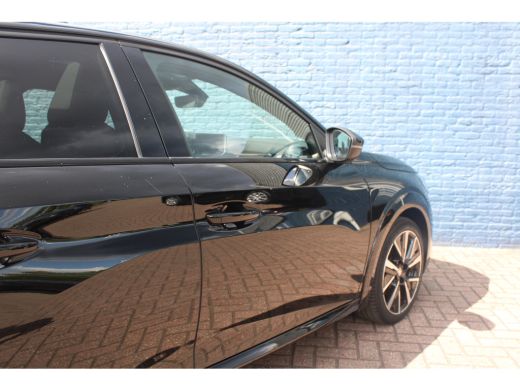 Peugeot 208 1.2 PureTech GT Pack | Achterbank in delen neerklapbaar | Achteruitrijcamera | Airco (automatisch) ActivLease financial lease