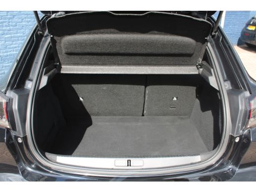 Peugeot 208 1.2 PureTech GT Pack | Achterbank in delen neerklapbaar | Achteruitrijcamera | Airco (automatisch) ActivLease financial lease