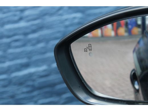 Peugeot 208 1.2 PureTech GT Pack | Achterbank in delen neerklapbaar | Achteruitrijcamera | Airco (automatisch) ActivLease financial lease