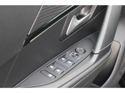 Peugeot 208 1.2 PureTech GT Pack | Achterbank in delen neerklapbaar | Achteruitrijcamera | Airco (automatisch) ActivLease financial lease