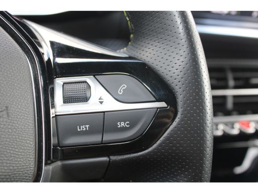 Peugeot 208 1.2 PureTech GT Pack | Achterbank in delen neerklapbaar | Achteruitrijcamera | Airco (automatisch) ActivLease financial lease