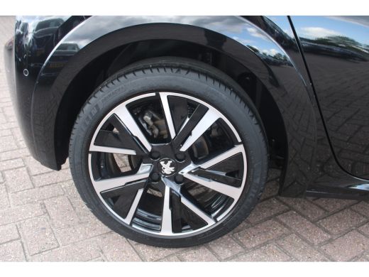 Peugeot 208 1.2 PureTech GT Pack | Achterbank in delen neerklapbaar | Achteruitrijcamera | Airco (automatisch) ActivLease financial lease