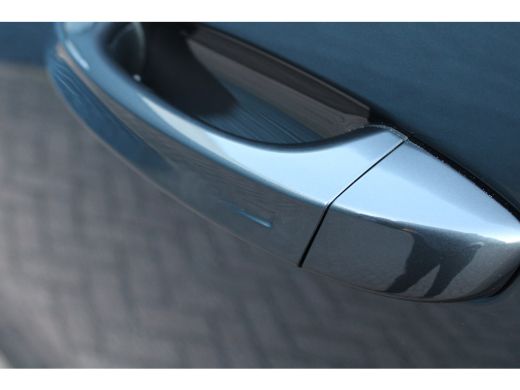 Peugeot 3008 1.2 Hybrid 136 GT | Achterbank in delen neerklapbaar | Achteruitrijcamera | Afwijkende dakkleur ActivLease financial lease