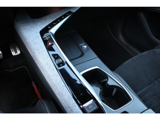 Peugeot 3008 1.2 Hybrid 136 GT | Achterbank in delen neerklapbaar | Achteruitrijcamera | Afwijkende dakkleur ActivLease financial lease