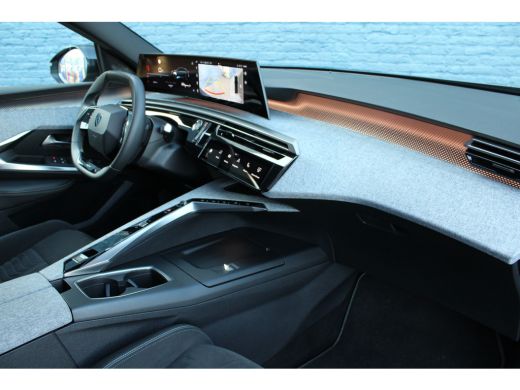 Peugeot 3008 1.2 Hybrid 136 GT | Achterbank in delen neerklapbaar | Achteruitrijcamera | Afwijkende dakkleur ActivLease financial lease