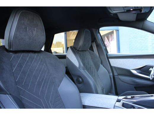 Peugeot 3008 1.2 Hybrid 136 GT | Achterbank in delen neerklapbaar | Achteruitrijcamera | Afwijkende dakkleur ActivLease financial lease
