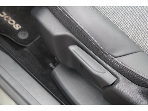 Peugeot 3008 1.2 PureTech Allure ActivLease financial lease