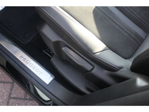 Peugeot 3008 1.2 PureTech GT | Achterbank in delen neerklapbaar | Achteruitrijcamera | Apple Carplay/Android A... ActivLease financial lease
