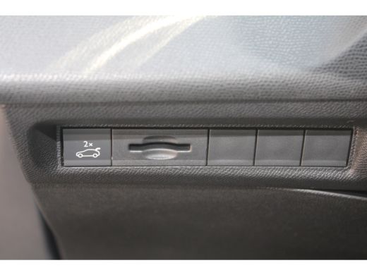 Peugeot 408 1.2 Hybrid 136 e-DCS6 GT | Achterbank in delen neerklapbaar | Achteruitrijcamera | Alarm klasse 1... ActivLease financial lease