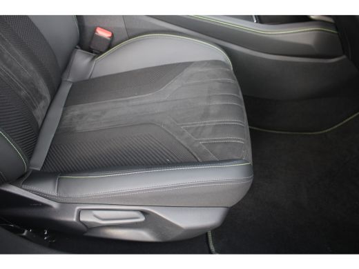 Peugeot 408 1.2 Hybrid 136 e-DCS6 GT | Achterbank in delen neerklapbaar | Achteruitrijcamera | Alarm klasse 1... ActivLease financial lease