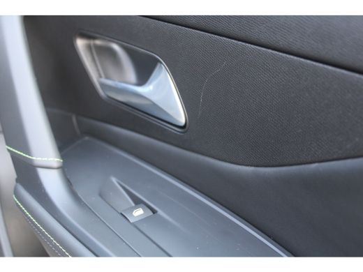 Peugeot 408 1.2 Hybrid 136 e-DCS6 GT | Achterbank in delen neerklapbaar | Achteruitrijcamera | Alarm klasse 1... ActivLease financial lease