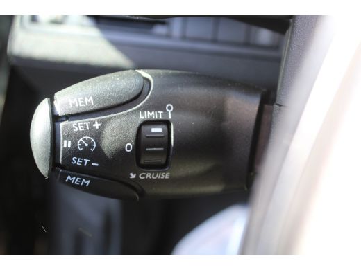 Peugeot 5008 1.2 PureTech Crossway Avantage | 2 stoelen op derde rij | Achterbank in delen neerklapbaar | Airc... ActivLease financial lease