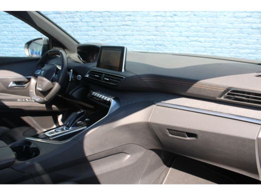 Peugeot 5008 1.2 PureTech GT-Line Avantage | Automaat | Navigatie | Camera | Panorama/schuifdak | Lederen bekl... ActivLease financial lease