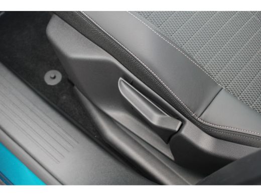 Peugeot 5008 Allure - Hybrid | 18" lichtmetalen velgen 'BASEL' | 360 Vision & Drive Assist pack | 3de rij: nee... ActivLease financial lease