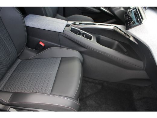 Peugeot 5008 Allure - Hybrid | 18" lichtmetalen velgen 'BASEL' | 360 Vision & Drive Assist pack | 3de rij: nee... ActivLease financial lease