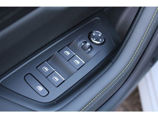 Peugeot 508 SW 1.6 HYbrid PSE 360 | Achterbank in delen neerklapbaar | Achterbank met armsteun en skiluik | A... ActivLease financial lease
