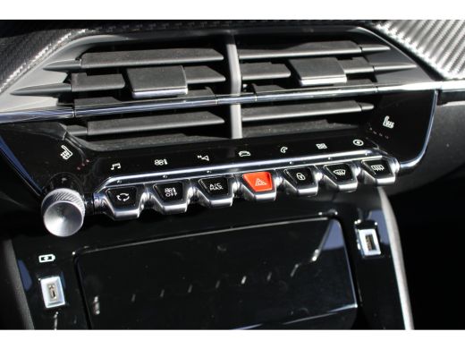 Peugeot e-2008 EV GT 50 kWh | Navigatie | Camera | Panorama/schuifdak | Stoelverwarming | Fase 3 | BTW | ActivLease financial lease