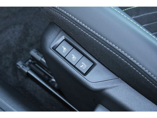 Peugeot e-2008 EV GT 54 kWh | Navigatie | Camera | Massage | Stoelverwarming | Fase 3 | Nieuw model | ActivLease financial lease