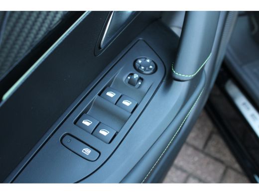 Peugeot e-2008 EV GT 54 kWh | Navigatie | Camera | Massage | Stoelverwarming | Fase 3 | Nieuw model | ActivLease financial lease