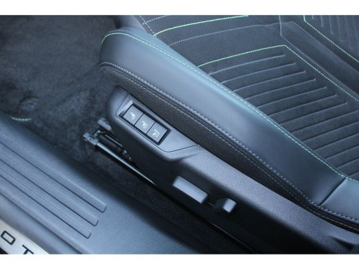 Peugeot e-2008 EV GT 54 kWh | Navigatie | Camera | Massage | Stoelverwarming | Fase 3 | Nieuw model | ActivLease financial lease
