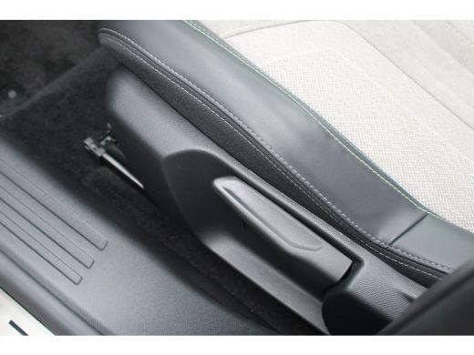 Peugeot e-2008 EV GT Pack 50 kWh ActivLease financial lease