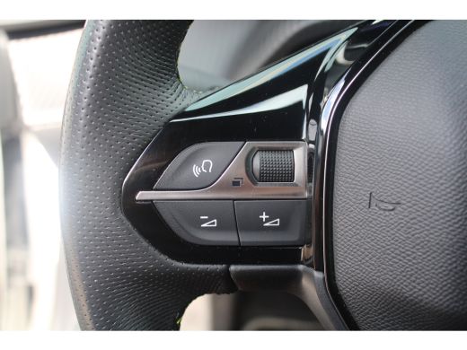Peugeot e-208 EV GT 51 kWh | Navigatie | Camera | Massage | Stoelverwarming | Fase 3 | BTW | Alcantara | ActivLease financial lease