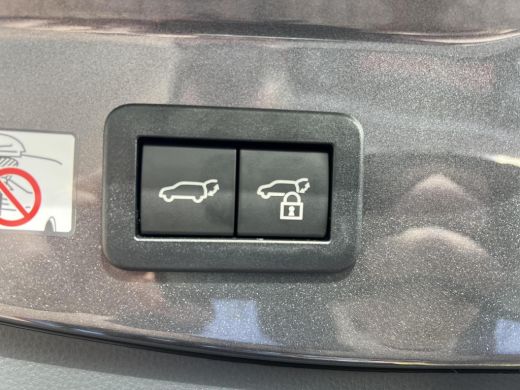 Toyota C-HR 2.0 Plug-in Hybrid 220 Executive ActivLease financial lease