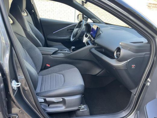 Toyota C-HR 2.0 Plug-in Hybrid 220 Executive ActivLease financial lease