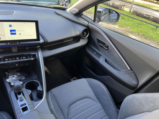 Toyota C-HR 2.0 Plug-in Hybrid 220 Executive ActivLease financial lease