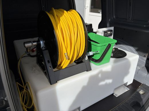 Volkswagen Caddy 2.0 TDI Glaswas inrichting. ActivLease financial lease