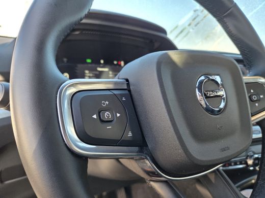 Volvo  XC40 B4 Plus Dark | HarmanKardon | Keyless | Elek. Stoel + Geheugen | ActivLease financial lease