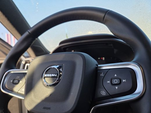 Volvo  XC40 B4 Plus Dark | HarmanKardon | Keyless | Elek. Stoel + Geheugen | ActivLease financial lease