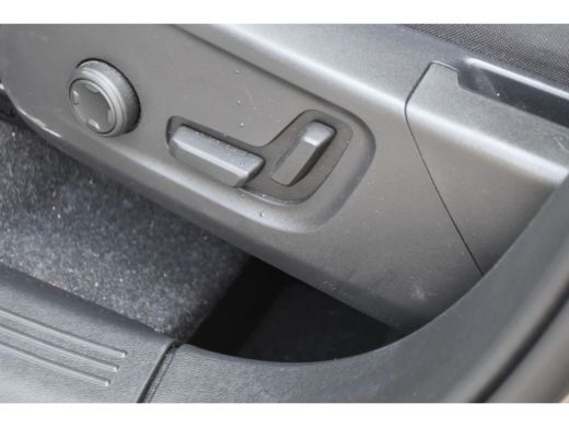 Volvo  XC40 B4 Plus Dark | HarmanKardon | Keyless | Elek. Stoel + Geheugen | ActivLease financial lease