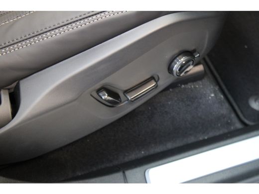 Volvo  XC90 T8 455PK Ultra Bright | Luchtvering | Trekhaak | Getint Glas | 360 | B&W Audio ActivLease financial lease