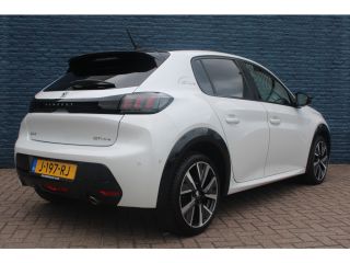 Peugeot 208 1.2 PureTech GT-Line | Achterbank in delen neerklapbaar | Achteruitrijcamera | Airco (automatisch)