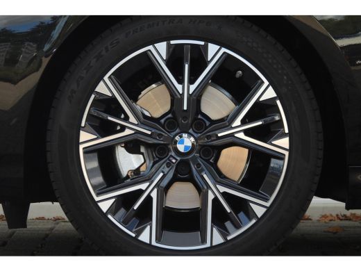 BMW 1 Serie 120 M Sport Automaat / Sportstoelen / Achteruitrijcamera / M Adaptief onderstel / Comfort Access ... ActivLease financial lease