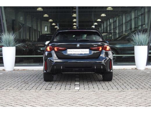 BMW 1 Serie 120 M Sport Automaat / Sportstoelen / Achteruitrijcamera / M Adaptief onderstel / Comfort Access ... ActivLease financial lease