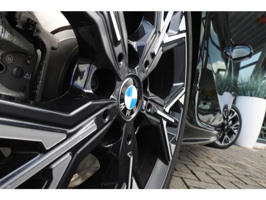 BMW 1 Serie 120 M Sport Automaat / Sportstoelen / Achteruitrijcamera / M Adaptief onderstel / Comfort Access ... ActivLease financial lease
