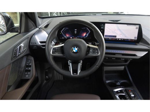 BMW 1 Serie 120 M Sport Automaat / Sportstoelen / Achteruitrijcamera / M Adaptief onderstel / Comfort Access ... ActivLease financial lease